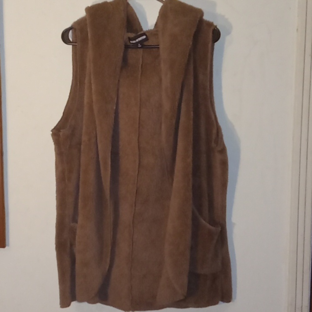 Hooded Faux Fur Vest - Picture 3 of 5
